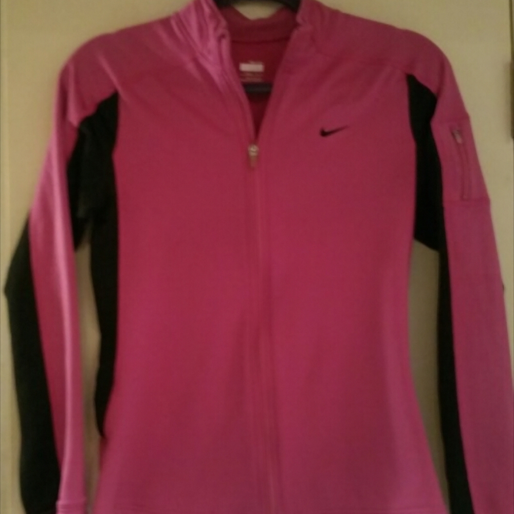 LADIES NIKE FIT DRY. Pink with thumb holes